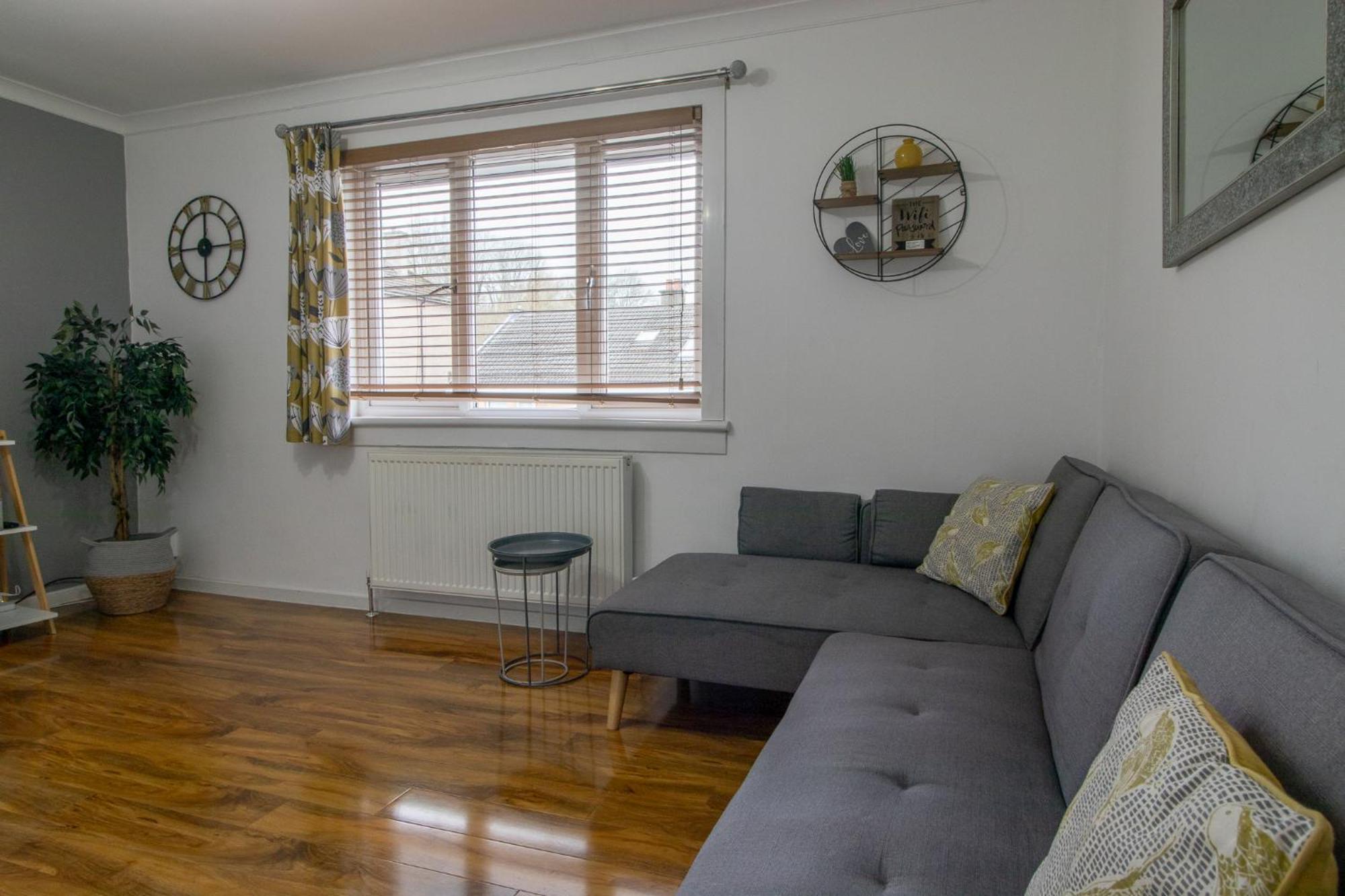 1 Bed Apartment Central Hamilton Free Wifi With Great Transport Links To Glasgow Exterior photo