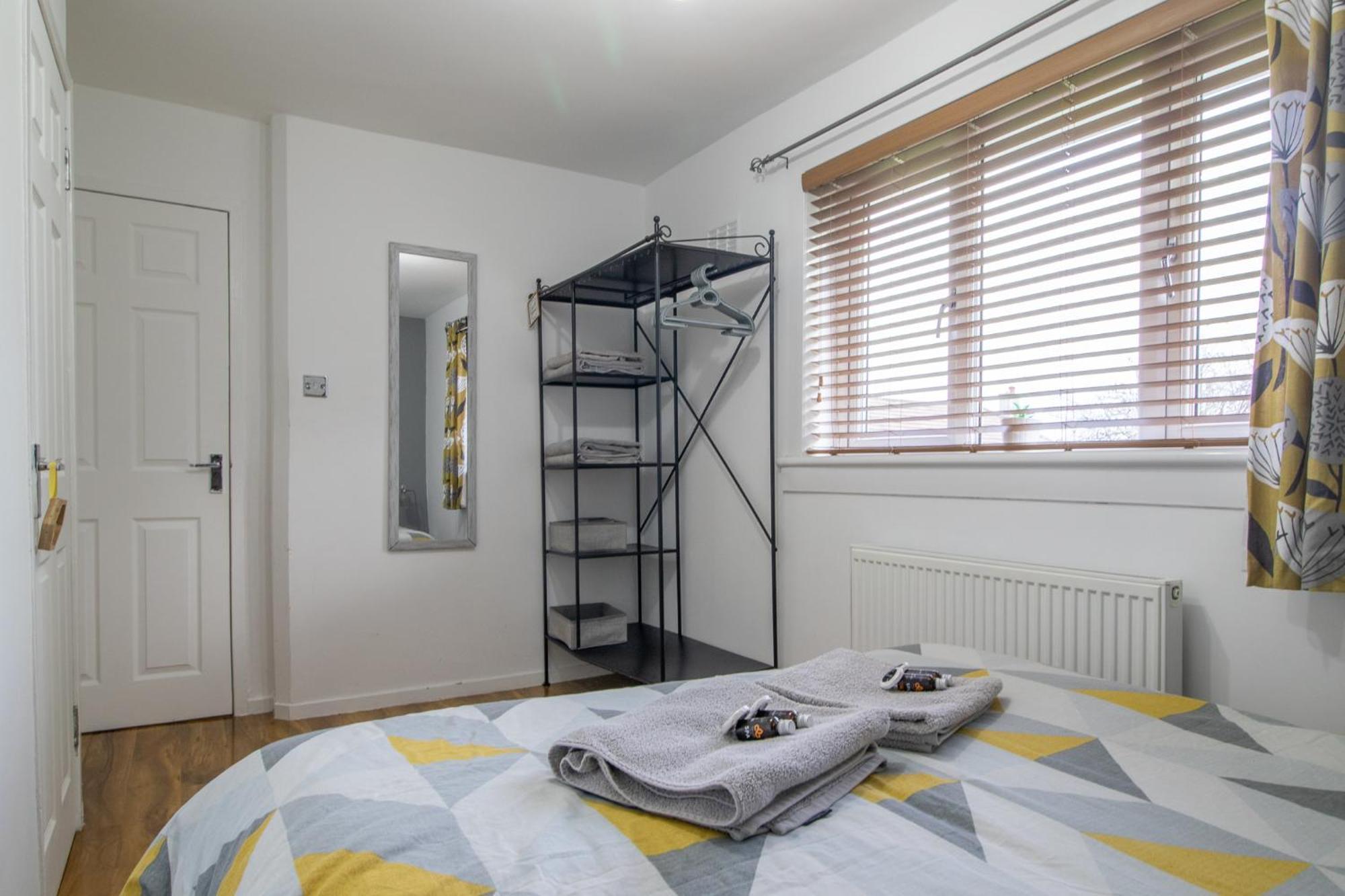 1 Bed Apartment Central Hamilton Free Wifi With Great Transport Links To Glasgow Exterior photo