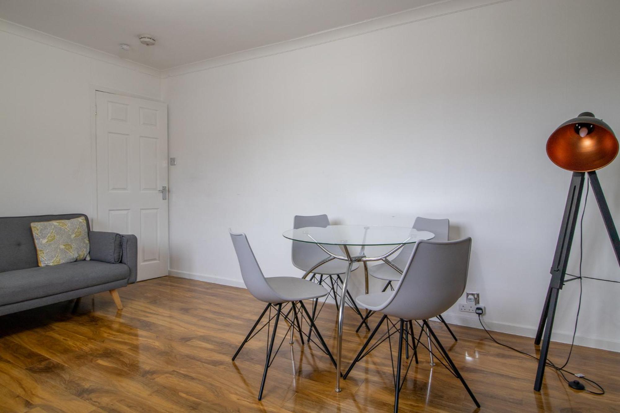 1 Bed Apartment Central Hamilton Free Wifi With Great Transport Links To Glasgow Exterior photo