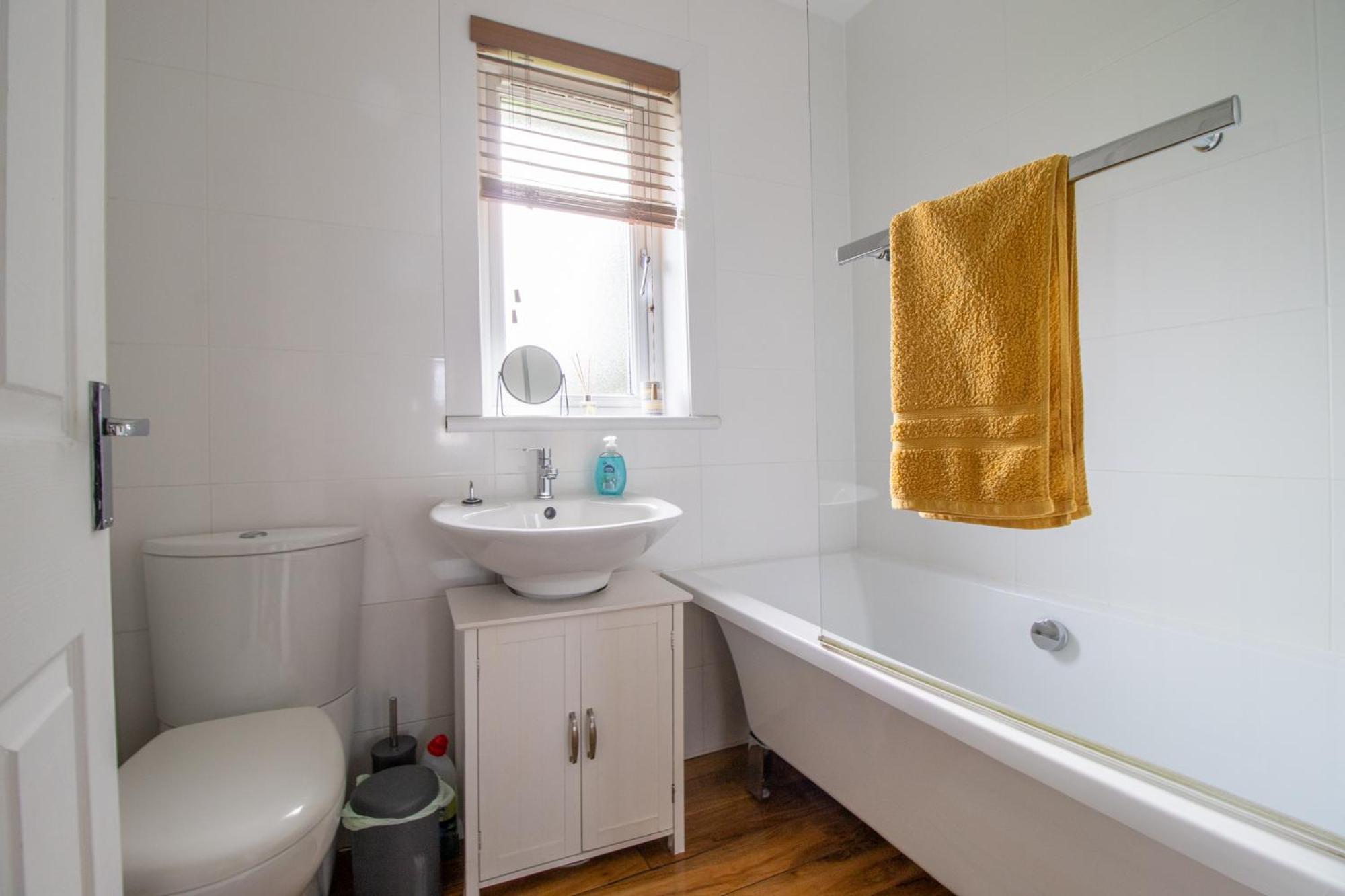 1 Bed Apartment Central Hamilton Free Wifi With Great Transport Links To Glasgow Exterior photo